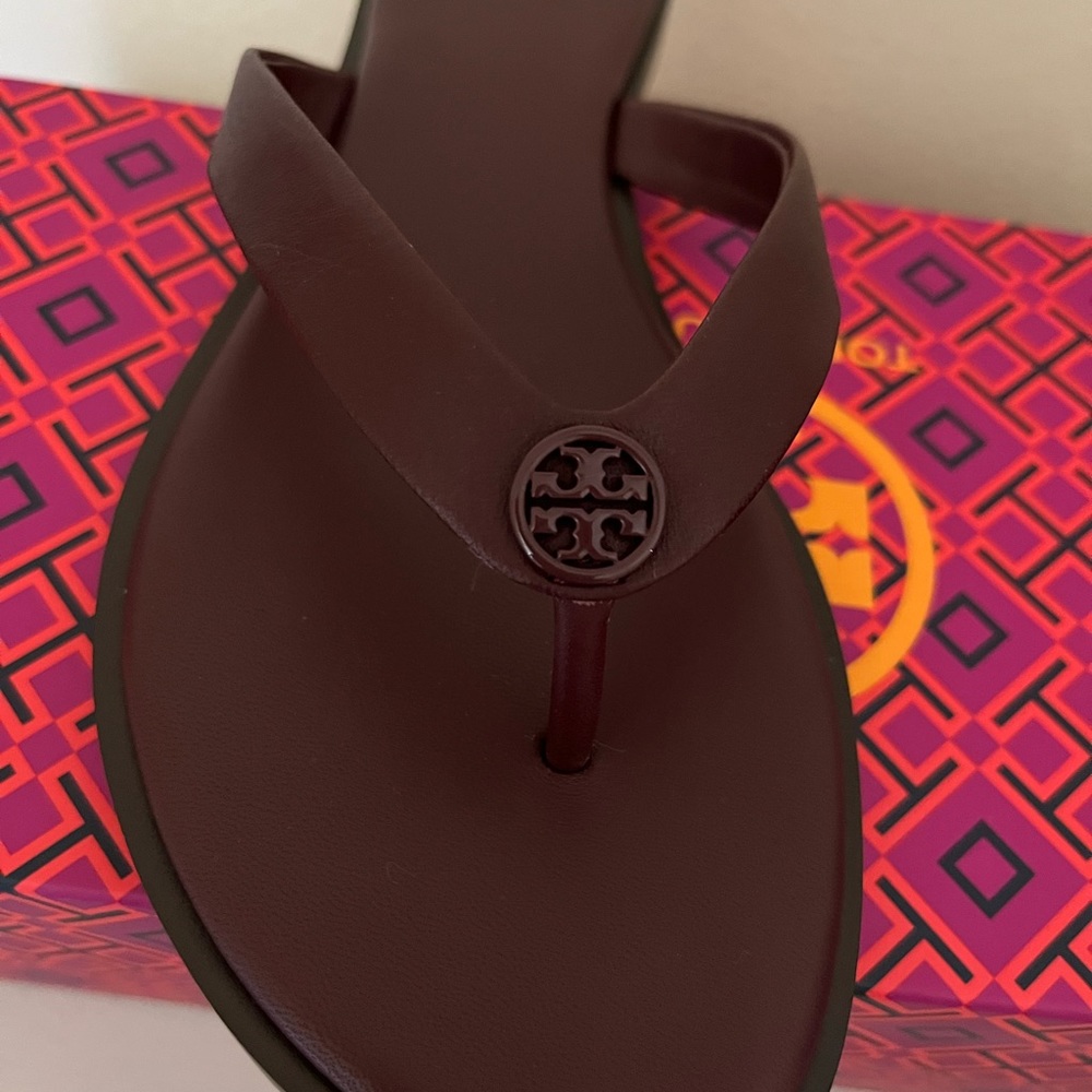NIB Tory Burch Benton Thong Sandals Size 8 New Claret - Picture 7 of 10